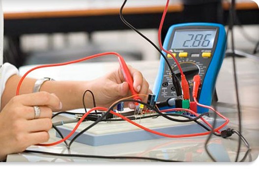 foto técnico em eletrotecnica