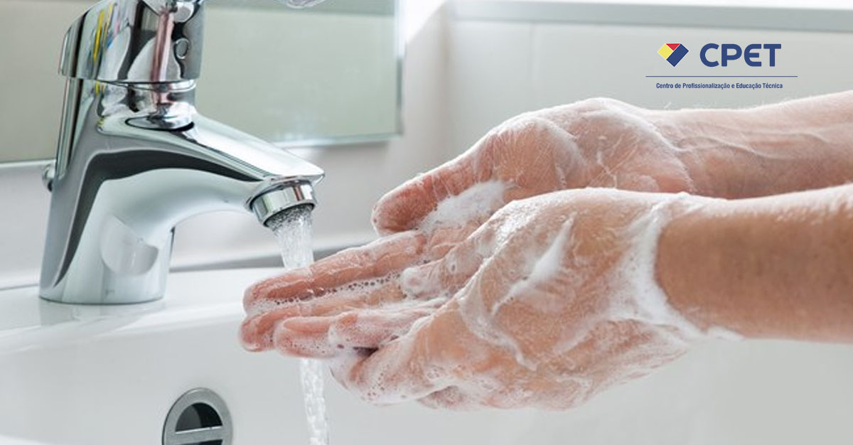 A Covid 19 doenca transmitida pelo novo corona virus ainda e um risco real. Por isso todo cuidado e pouco