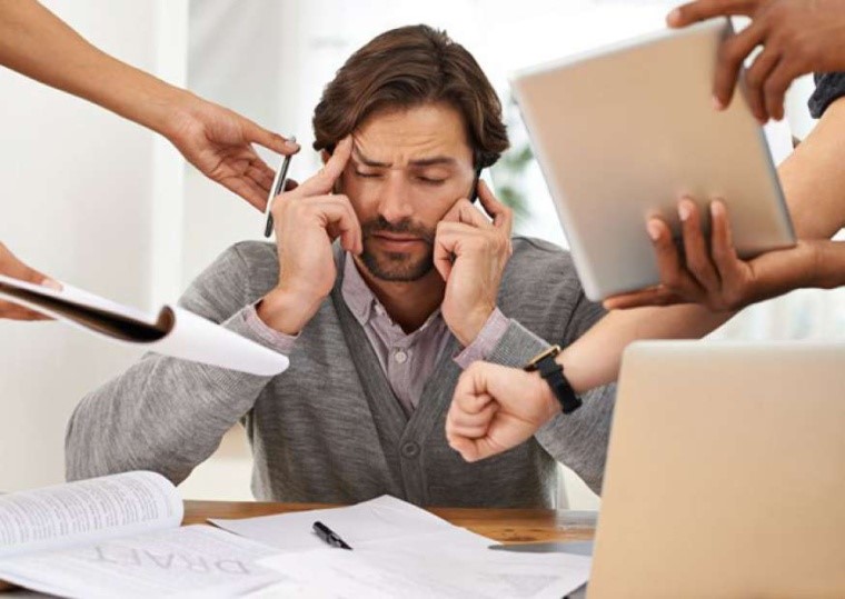 organize uma reunião para 5 etapas para lidar com altas cargas de trabalho